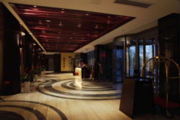 成都悠闲时光：喝茶加水的养生秘诀(喝茶加水怎么说)